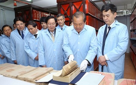 Phó Thủ tướng Thường trực Chính phủ làm việc với Cục Văn thư và Lưu trữ Nhà nước